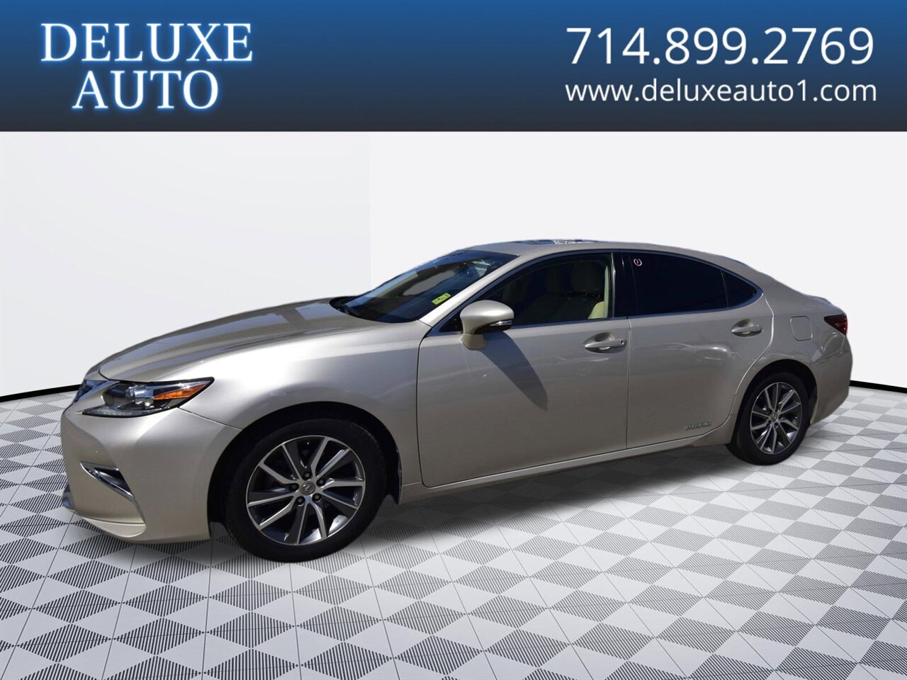 2018 Lexus ES 350 300h's photo