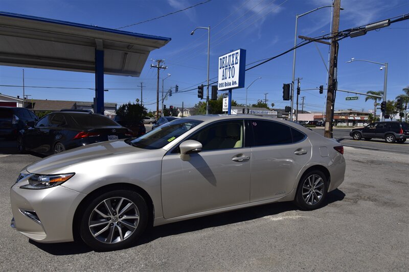 2018 Lexus ES 300h ES 300h   - Photo 17 - Midway City, CA 92655