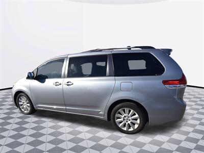 2013 Toyota Sienna LE   - Photo 3 - Midway City, CA 92655
