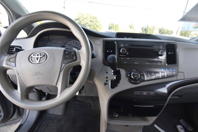 2013 Toyota Sienna LE   - Photo 7 - Midway City, CA 92655