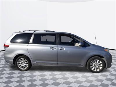 2013 Toyota Sienna LE   - Photo 5 - Midway City, CA 92655