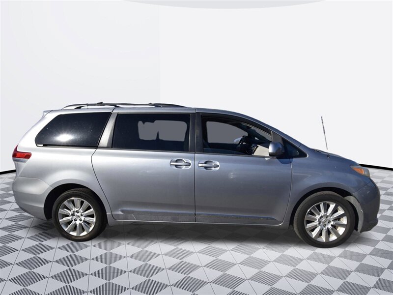 2013 Toyota Sienna LE   - Photo 5 - Midway City, CA 92655