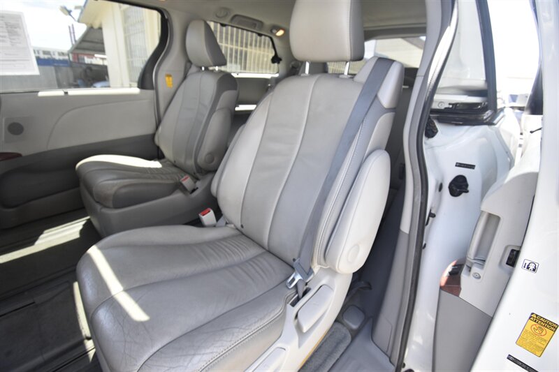 2013 Toyota Sienna Ltd - Photo 8 - Midway City, CA 92655