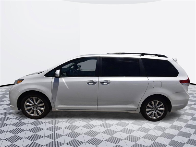 2013 Toyota Sienna Ltd - Photo 4 - Midway City, CA 92655