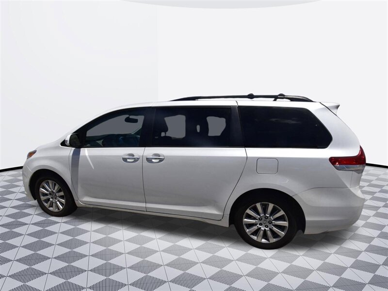 2013 Toyota Sienna Ltd - Photo 6 - Midway City, CA 92655