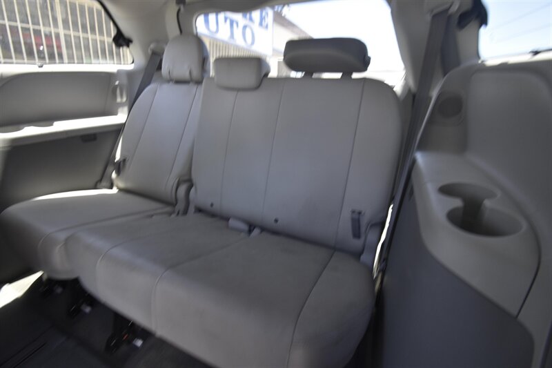 2013 Toyota Sienna Ltd - Photo 9 - Midway City, CA 92655