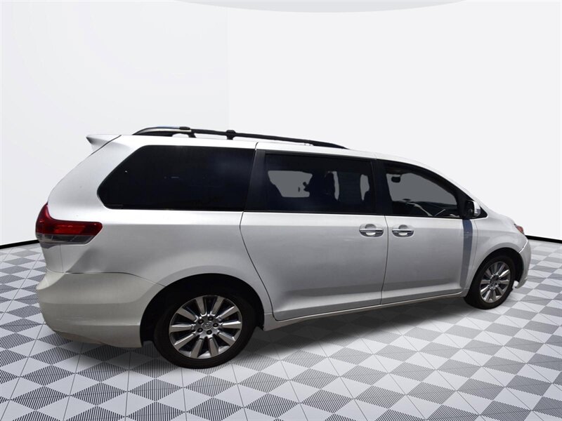 2013 Toyota Sienna Ltd - Photo 7 - Midway City, CA 92655
