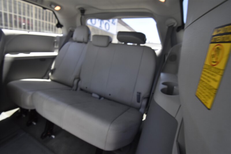 2013 Toyota Sienna Ltd - Photo 14 - Midway City, CA 92655