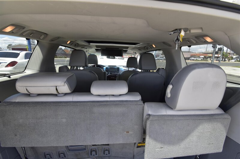 2013 Toyota Sienna Ltd - Photo 10 - Midway City, CA 92655