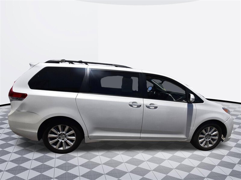 2013 Toyota Sienna Ltd - Photo 5 - Midway City, CA 92655