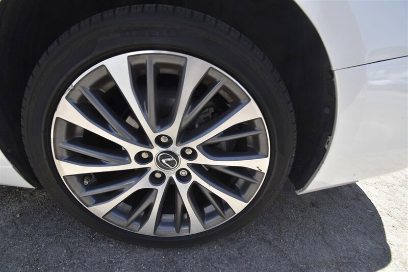 2021 Lexus ES 300h ES 300h - Photo 16 - Midway City, CA 92655