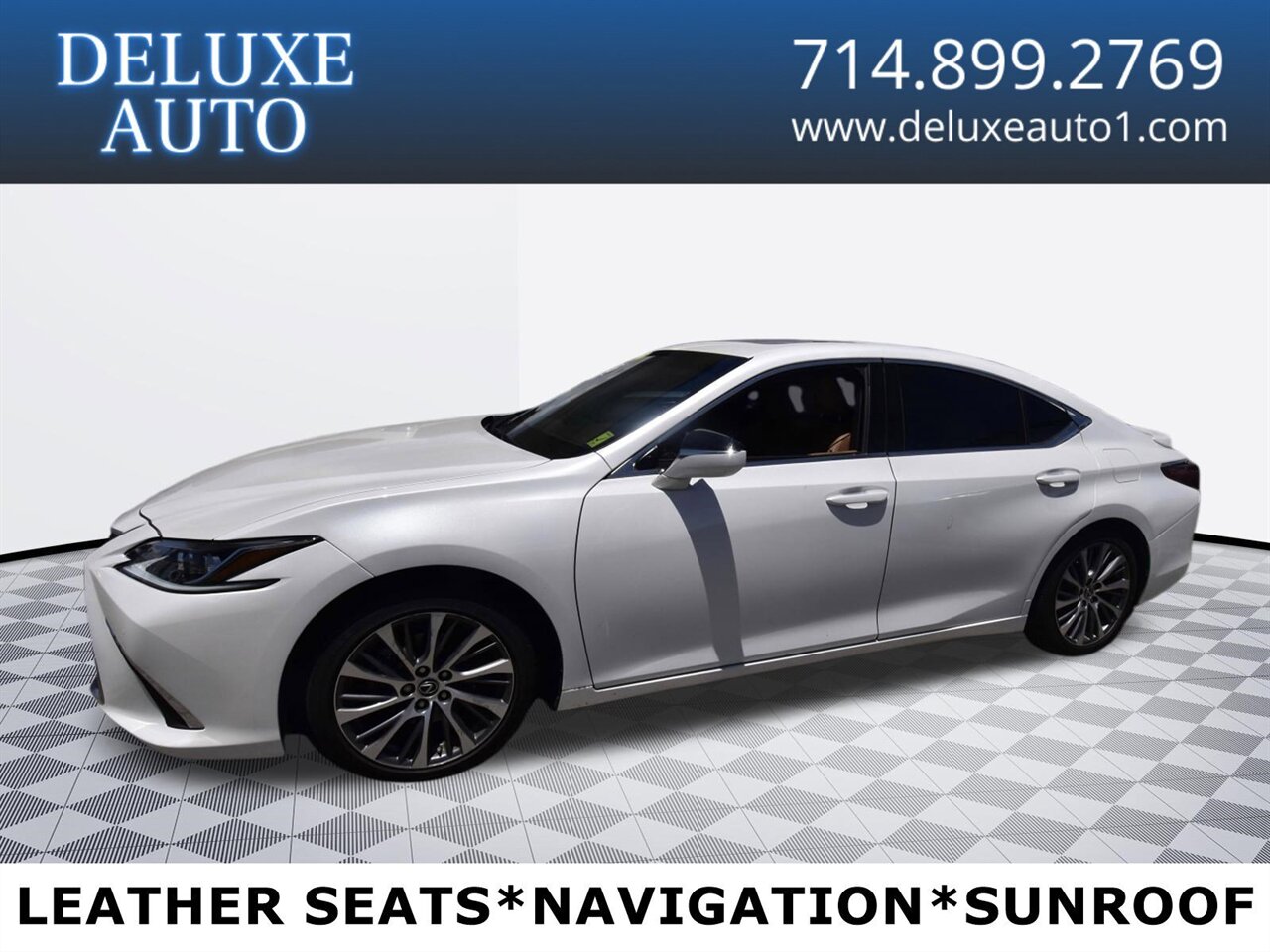 2021 Lexus ES 300h 300h's photo
