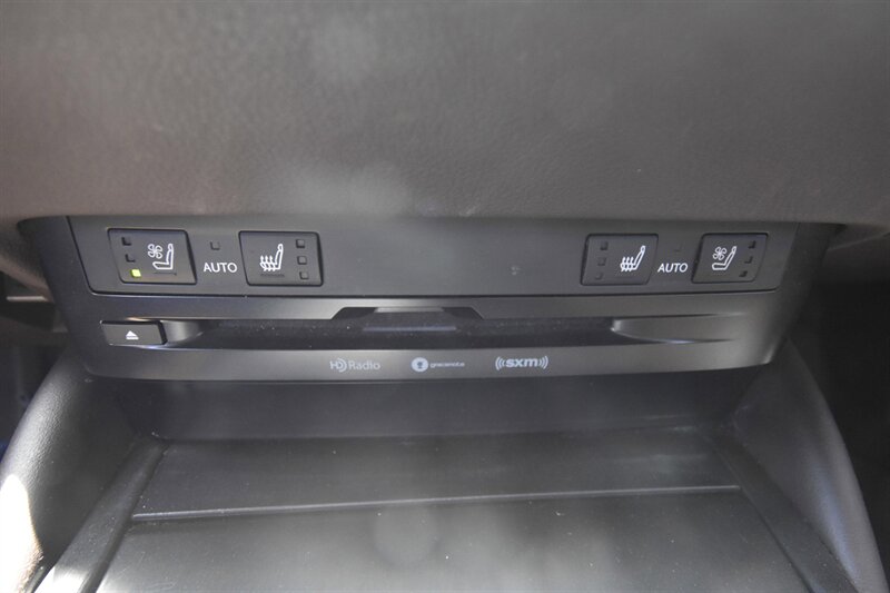 2021 Lexus ES 300h ES 300h - Photo 13 - Midway City, CA 92655