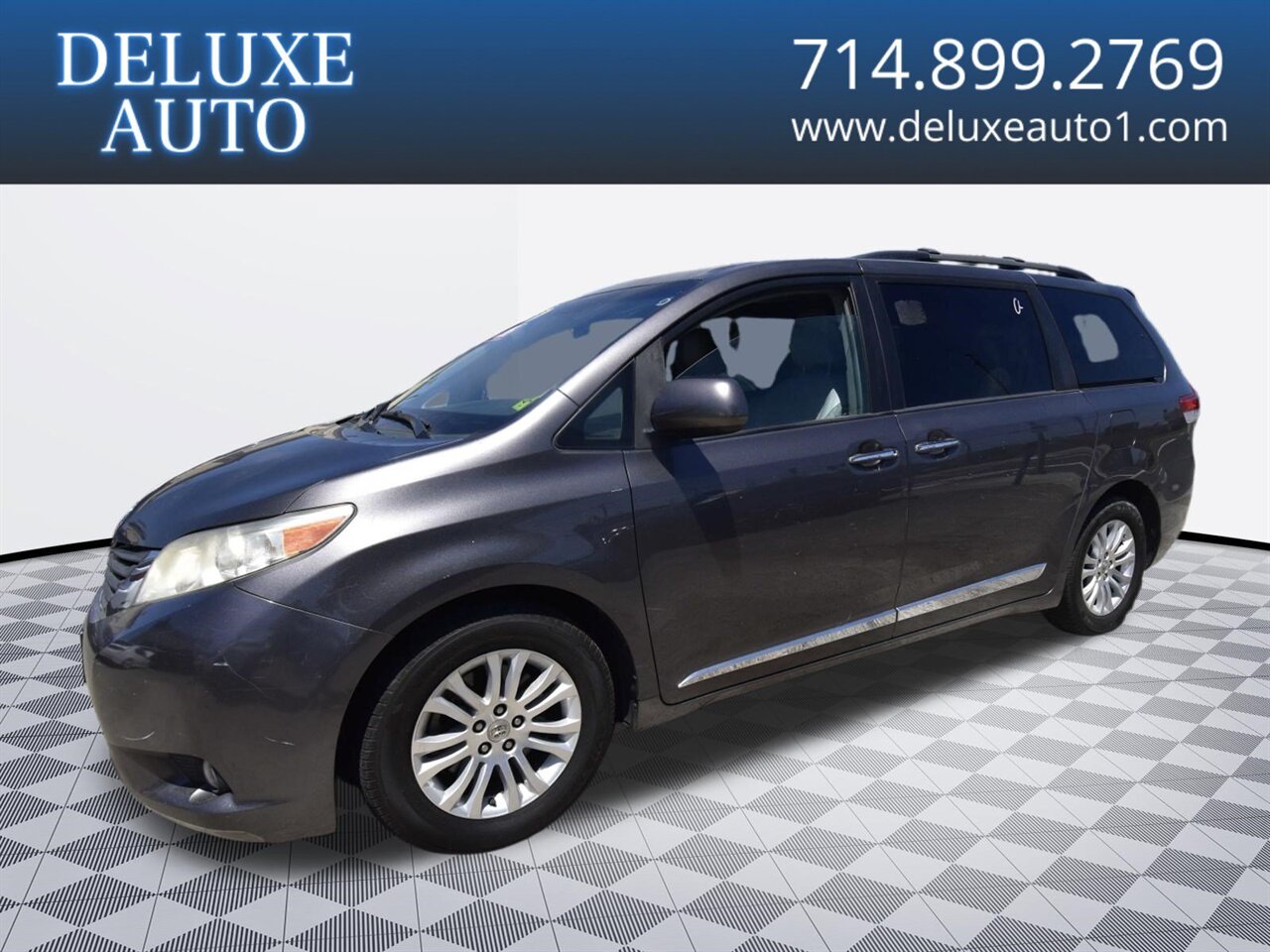 2014 Toyota Sienna XLE 7-Passenger Auto Acce   - Photo 1 - Midway City, CA 92655
