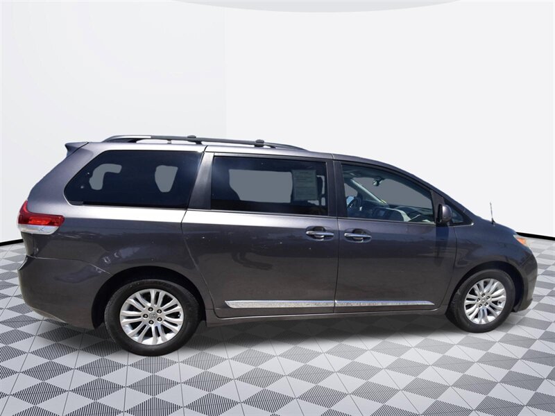2014 Toyota Sienna XLE 7-Passenger Auto Acce - Photo 5 - Midway City, CA 92655