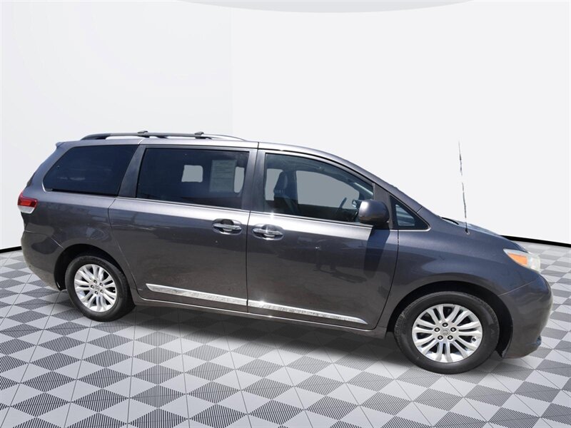 2014 Toyota Sienna XLE 7-Passenger Auto Acce - Photo 23 - Midway City, CA 92655