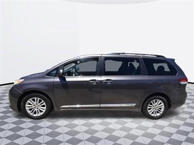 2014 Toyota Sienna XLE 7-Passenger Auto Acce - Photo 2 - Midway City, CA 92655