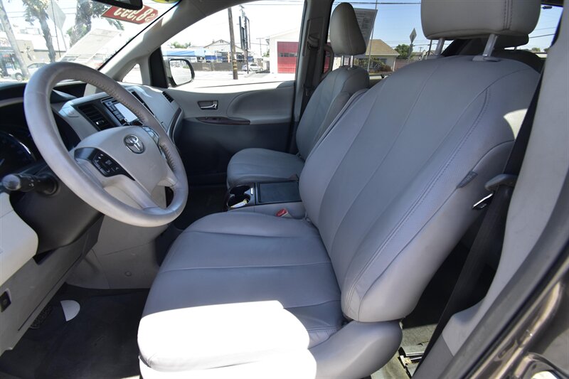 2014 Toyota Sienna XLE 7-Passenger Auto Acce - Photo 7 - Midway City, CA 92655