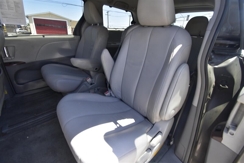 2014 Toyota Sienna XLE 7-Passenger Auto Acce - Photo 9 - Midway City, CA 92655