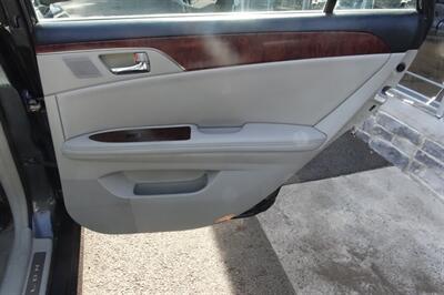 2011 Toyota Avalon Limited   - Photo 17 - Newark, NJ 07104
