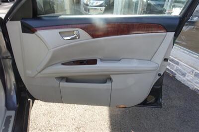 2011 Toyota Avalon Limited   - Photo 15 - Newark, NJ 07104