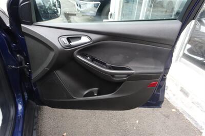 2016 Ford Focus SE   - Photo 15 - Newark, NJ 07104
