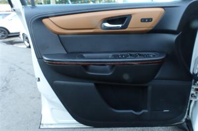 2014 Chevrolet Traverse LTZ   - Photo 10 - Newark, NJ 07104