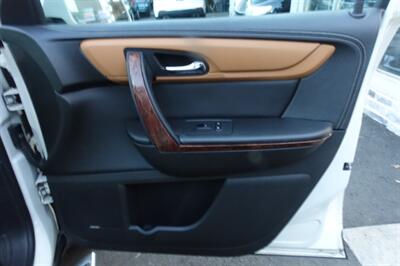 2014 Chevrolet Traverse LTZ   - Photo 16 - Newark, NJ 07104