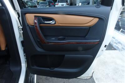 2014 Chevrolet Traverse LTZ   - Photo 18 - Newark, NJ 07104