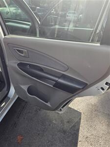 2009 Hyundai TUCSON GLS - Photo 17 - Newark, NJ 07104