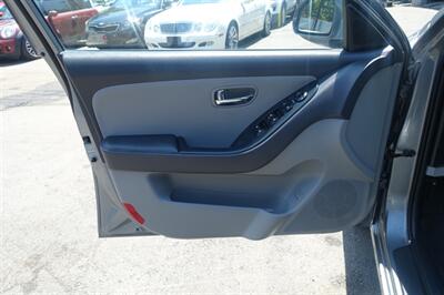 2010 Hyundai ELANTRA Limited - Photo 10 - Newark, NJ 07104