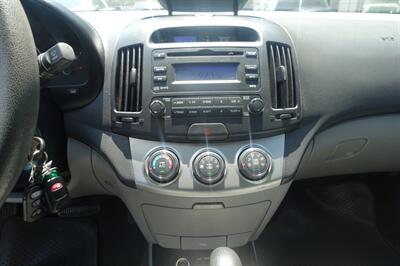 2010 Hyundai ELANTRA Limited - Photo 18 - Newark, NJ 07104