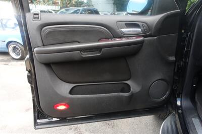 2007 Cadillac Escalade - Photo 10 - Newark, NJ 07104
