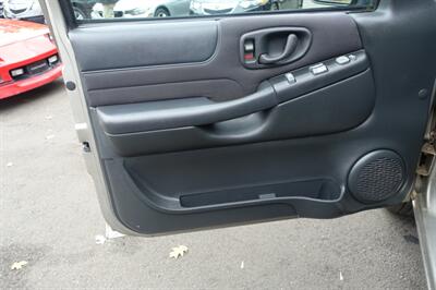 2003 Chevrolet S-10 LS   - Photo 10 - Newark, NJ 07104