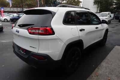2015 Jeep Cherokee Sport   - Photo 8 - Newark, NJ 07104