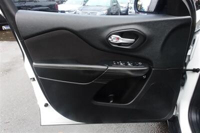 2015 Jeep Cherokee Sport   - Photo 10 - Newark, NJ 07104
