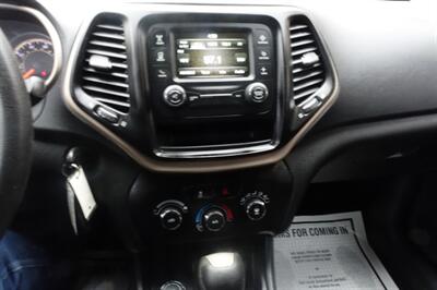 2015 Jeep Cherokee Sport   - Photo 18 - Newark, NJ 07104
