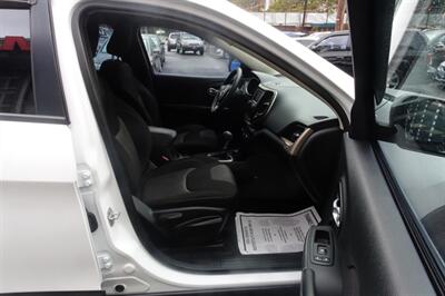 2015 Jeep Cherokee Sport   - Photo 14 - Newark, NJ 07104