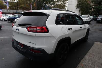 2015 Jeep Cherokee Sport   - Photo 5 - Newark, NJ 07104