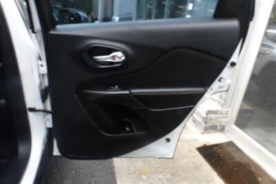 2015 Jeep Cherokee Sport   - Photo 17 - Newark, NJ 07104