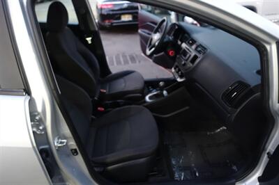 2013 Kia Rio 5-Door LX   - Photo 14 - Newark, NJ 07104