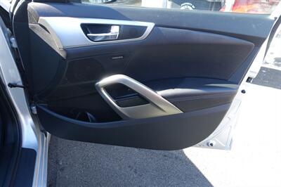 2012 Hyundai VELOSTER Base w/Tech   - Photo 14 - Newark, NJ 07104