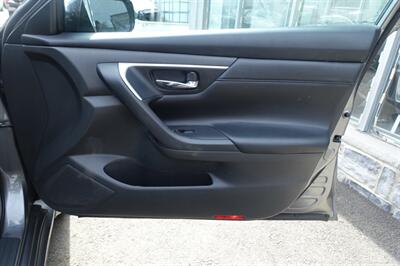 2016 Nissan Altima 2.5 SR   - Photo 15 - Newark, NJ 07104