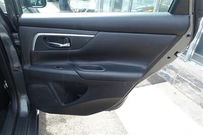 2016 Nissan Altima 2.5 SR   - Photo 17 - Newark, NJ 07104