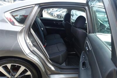 2016 Nissan Altima 2.5 SR   - Photo 16 - Newark, NJ 07104