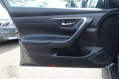 2016 Nissan Altima 2.5 SR   - Photo 10 - Newark, NJ 07104