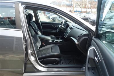 2016 Nissan Altima 2.5 SR   - Photo 14 - Newark, NJ 07104