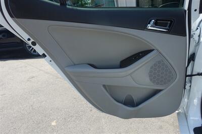 2013 Kia Optima EX   - Photo 12 - Newark, NJ 07104