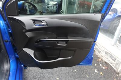 2019 Chevrolet Sonic LT Auto - Photo 15 - Newark, NJ 07104