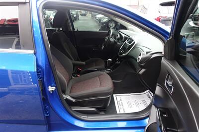 2019 Chevrolet Sonic LT Auto - Photo 14 - Newark, NJ 07104